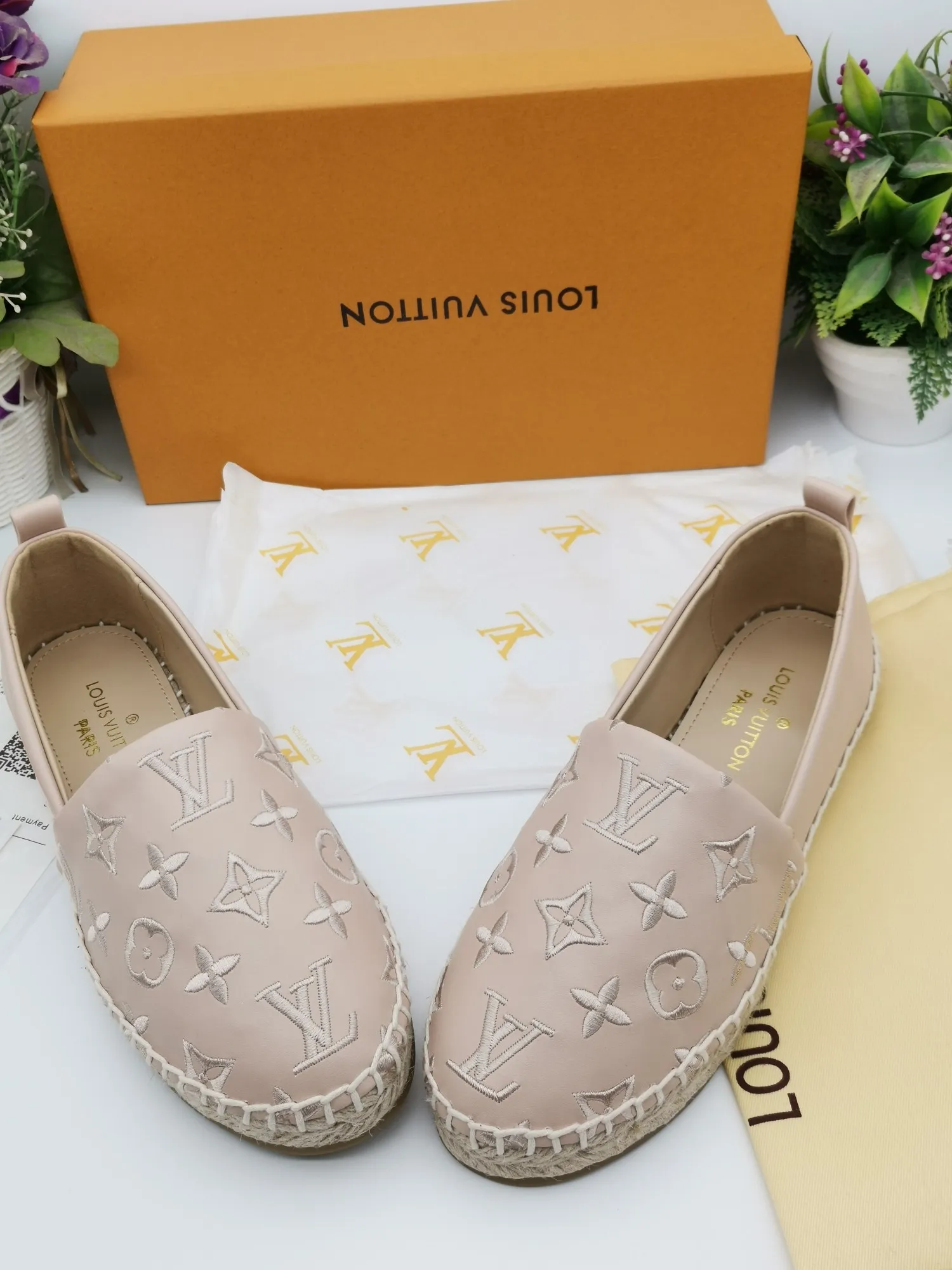 👟👟Ex-factory price 360👟👟 Men +10 LV couple model counter 19ss autumn and winter new straw women's mixed material gold thread letter fisherman shoes 4⃣Color: pink, apricot, yellow, black, blue. 6⃣Women’s model: sizes 34-41. Men's 40 to 46
